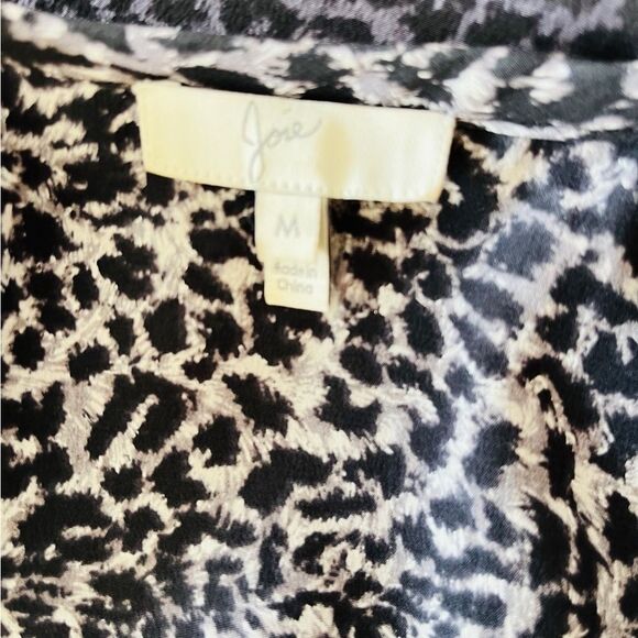 Joie Womens Snow Leopard Print 100% silk 
Top  Black White Ombre Size M. - Picture 6 of 7
